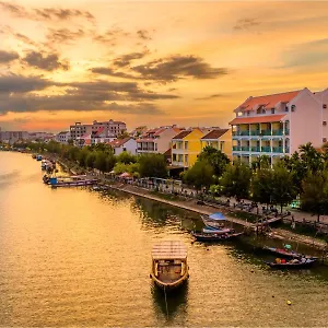 Hotel Lantana Riverside